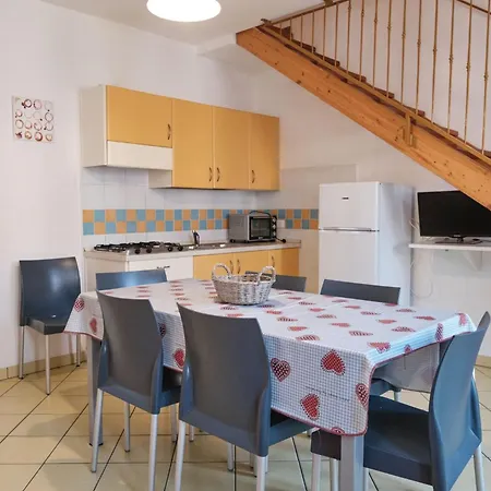 Apartment Lovely Flat With Pool-beahost