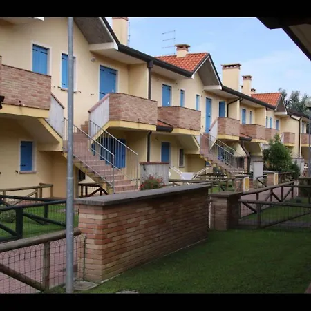 Relax And Enjoy Your In Rosolina By The Pool * Rosapineta