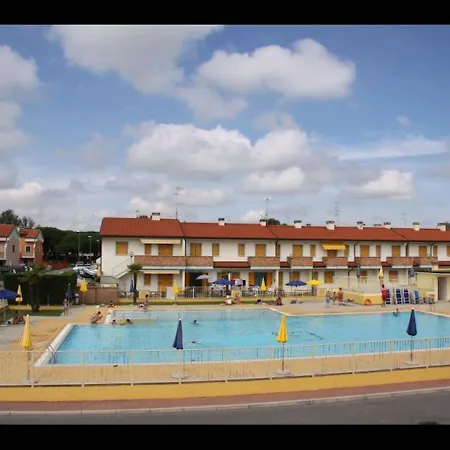 Relax And Enjoy Your In Rosolina By The Pool * Rosapineta