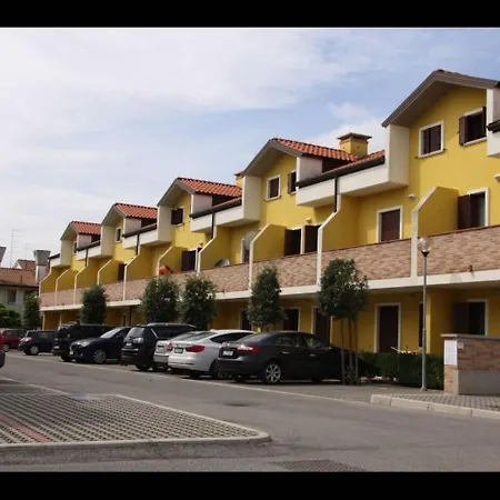 Relax And Enjoy Your In Rosolina By The Pool *